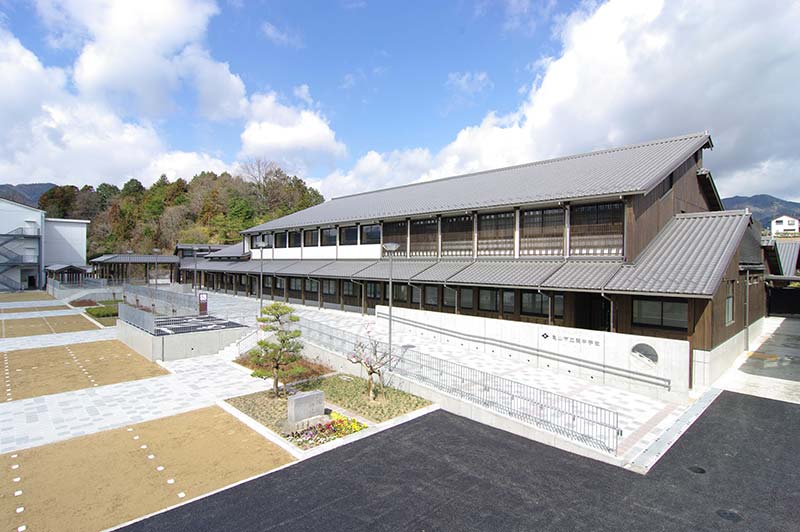 真庭市立勝山図書館